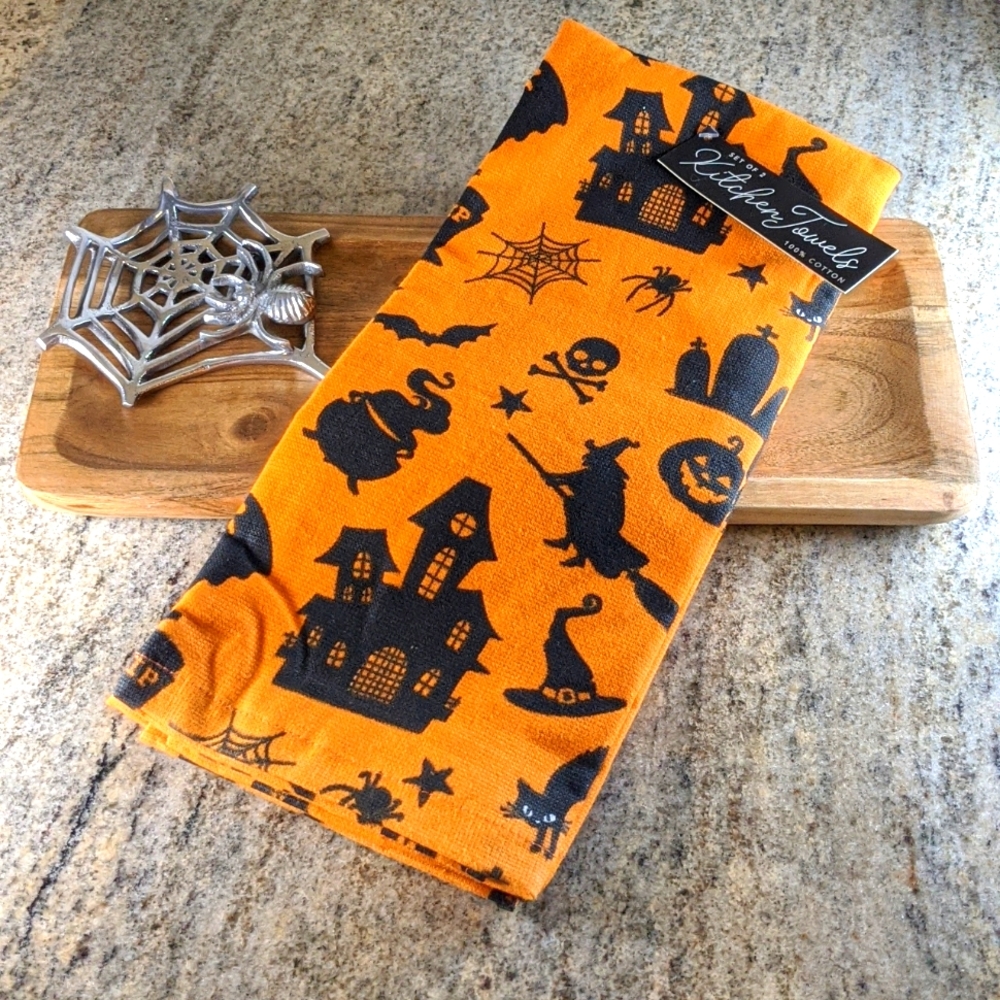 Halloween Dish Towels. Set of 2. 100% Cotton. NWT